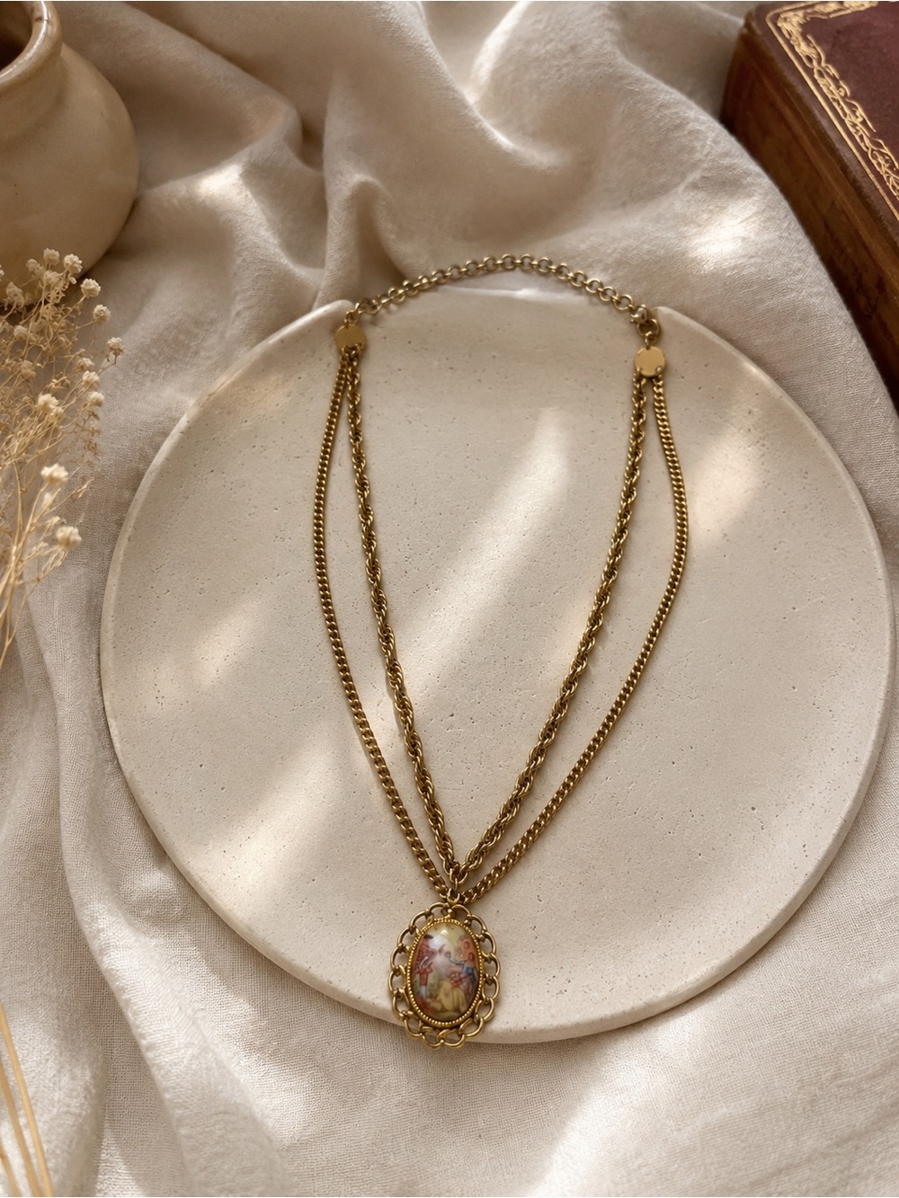 Gold Tone Vintage- Porcelain Pendant Necklace - Unbranded